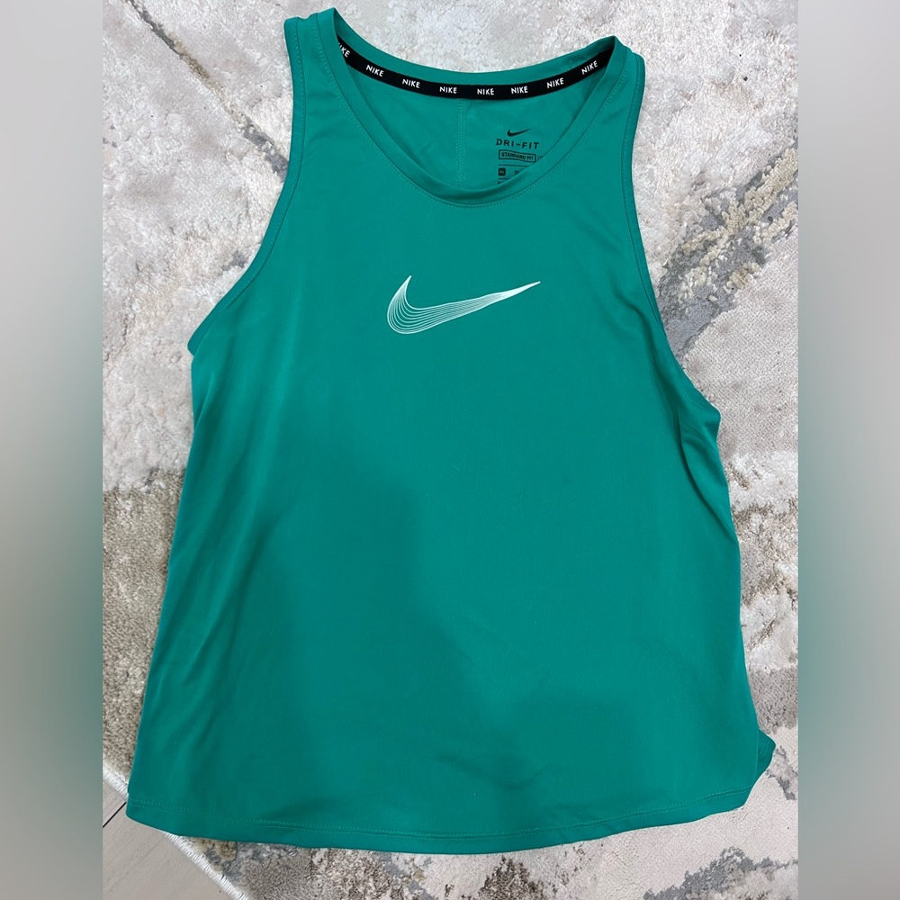 Nike tank